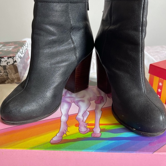 Jeffrey Campbell leather ankle booties. Size:9 - Picture 3 of 5